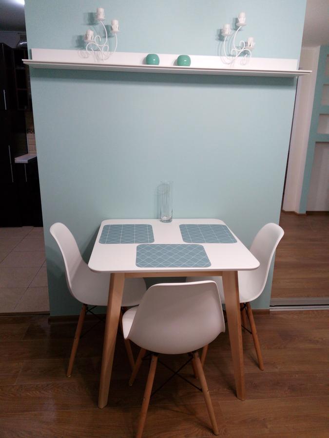 Two-Bedroom Apartment In The Center Хмельницький Екстер'єр фото